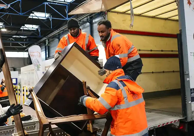 Organisation de vide-maisons : nos salariés viennent collecter les meubles dont vous souhaitez vous séparer